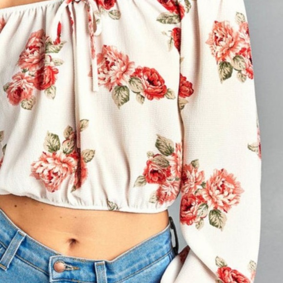 One left small ❗️NWOT Off shoulder floral crop top - Picture 3 of 4